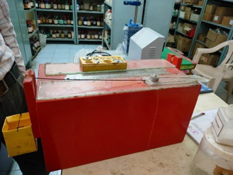 Spreadability test setup for evaluation of clove oil-loaded niosomal gel using the glass slide method.